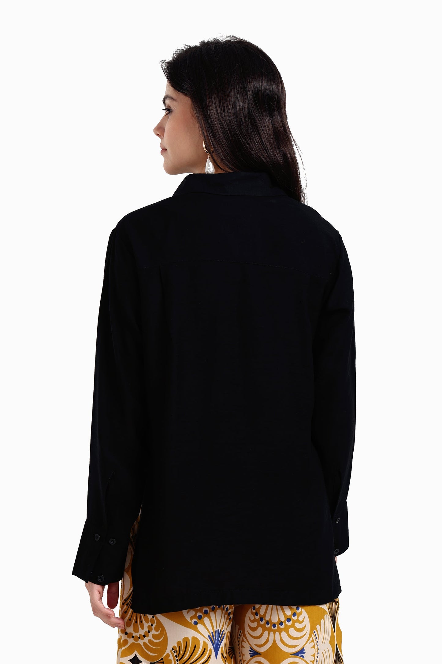 قميص فوال بأزرار للإغلاق