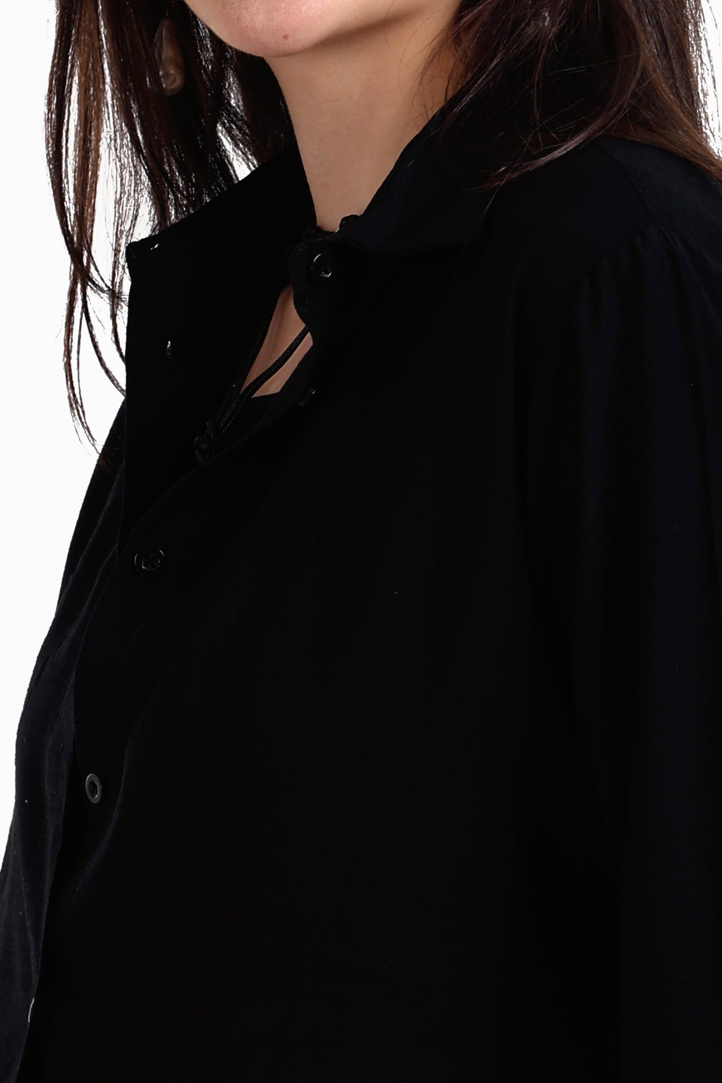 قميص فوال بأزرار للإغلاق