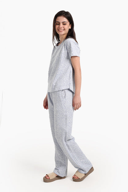 طقم بيجامة مطبوع بأكمام قصيرة