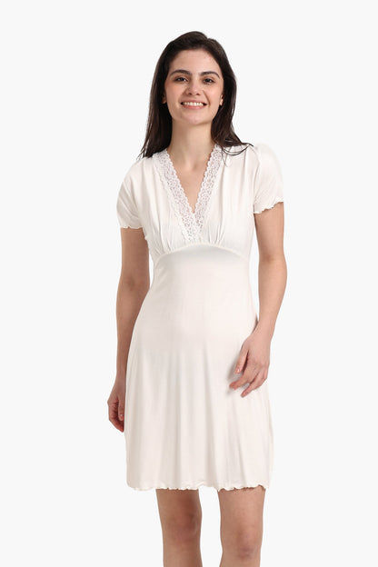 قميص نوم من الفيسكوز بفتحة رقبة على شكل حرف V