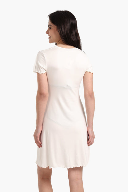 قميص نوم من الفيسكوز بفتحة رقبة على شكل حرف V