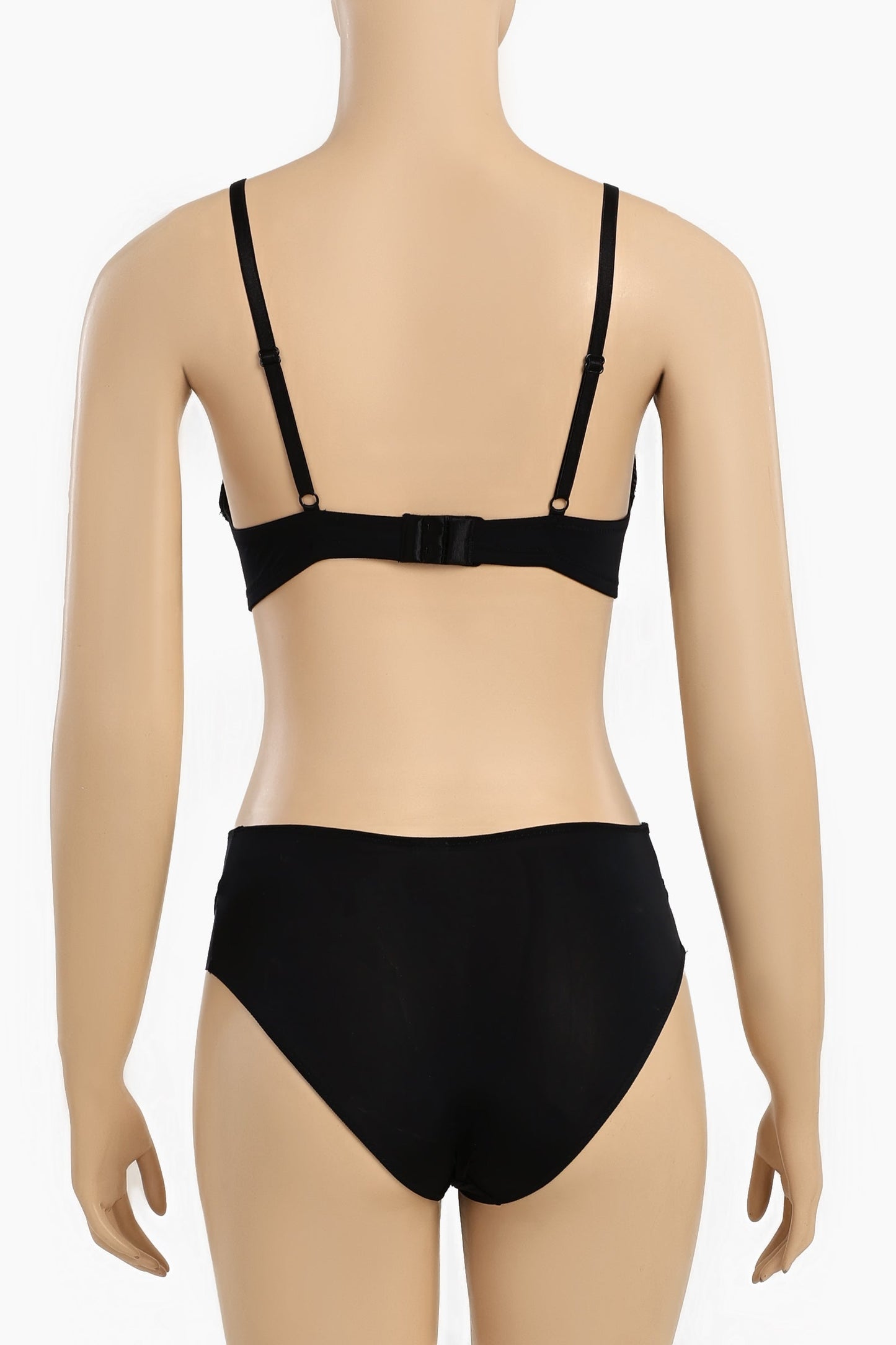 طقم حمالة صدر وسروال داخلي من التول