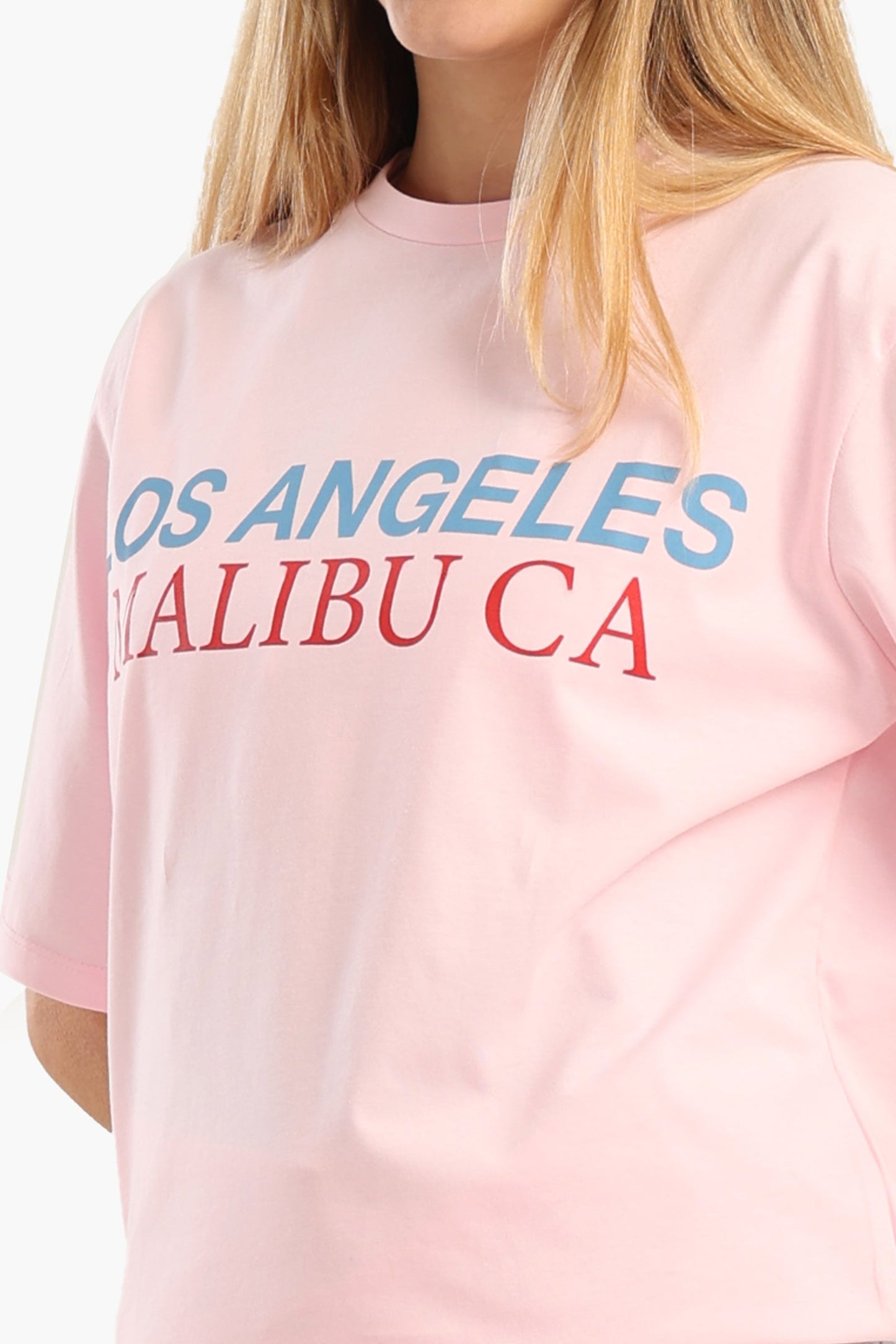 تي شيرت وردي سهل الارتداء