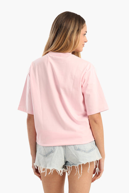 تي شيرت وردي سهل الارتداء