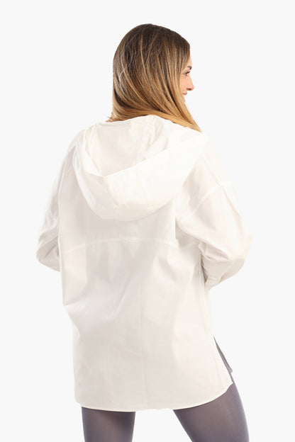 قميص بغطاء رأس مريح