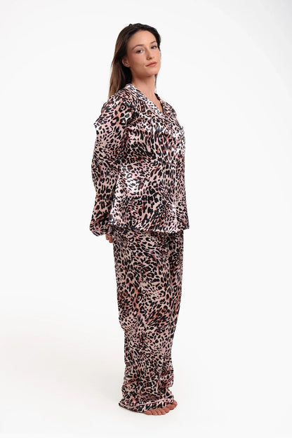 بيجامة ساتان بطبعة النمر