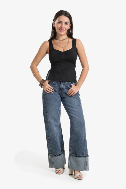 بلوزة بياقة دائرية على شكل قلب