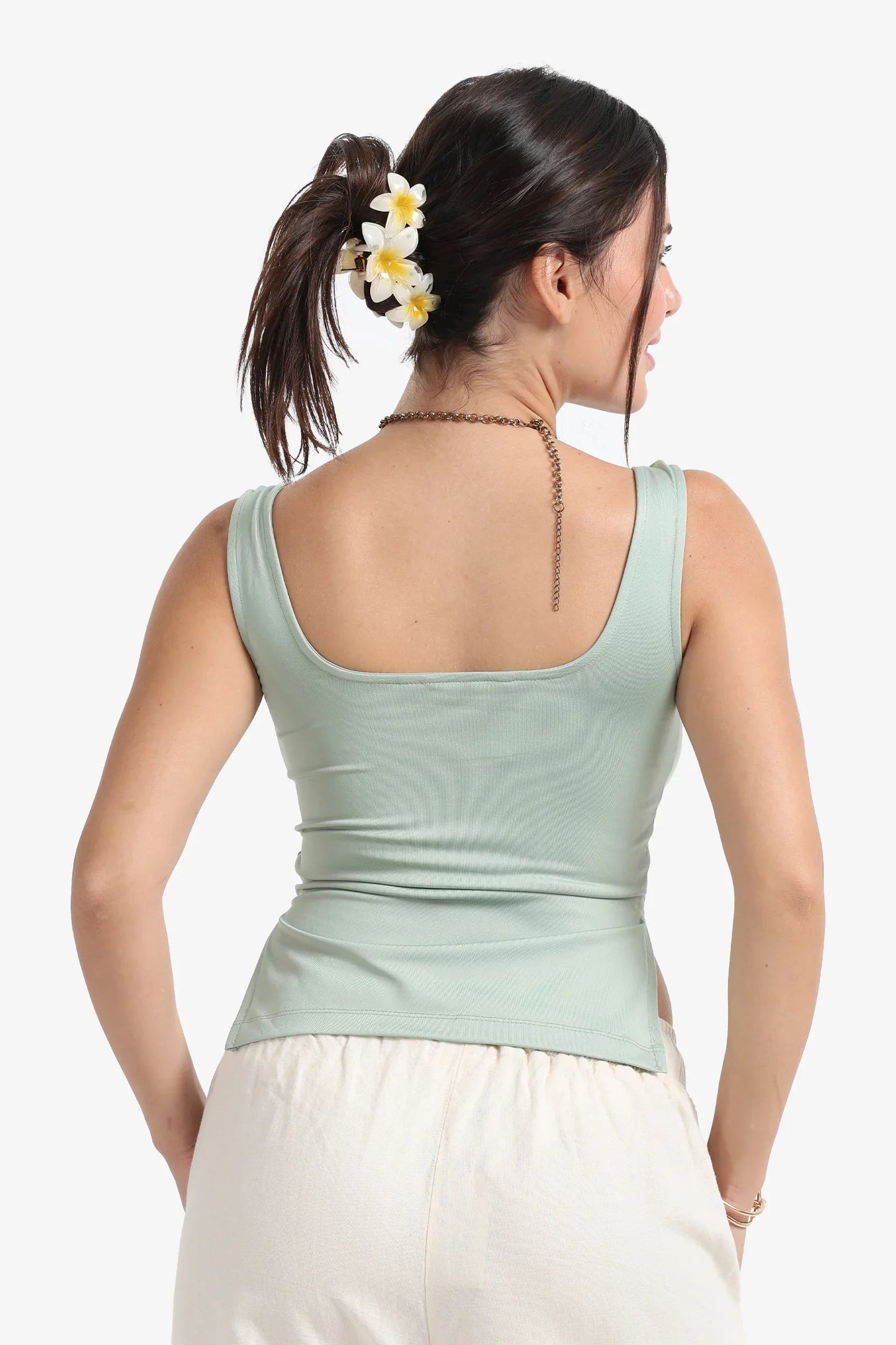 بلوزة بياقة دائرية على شكل قلب