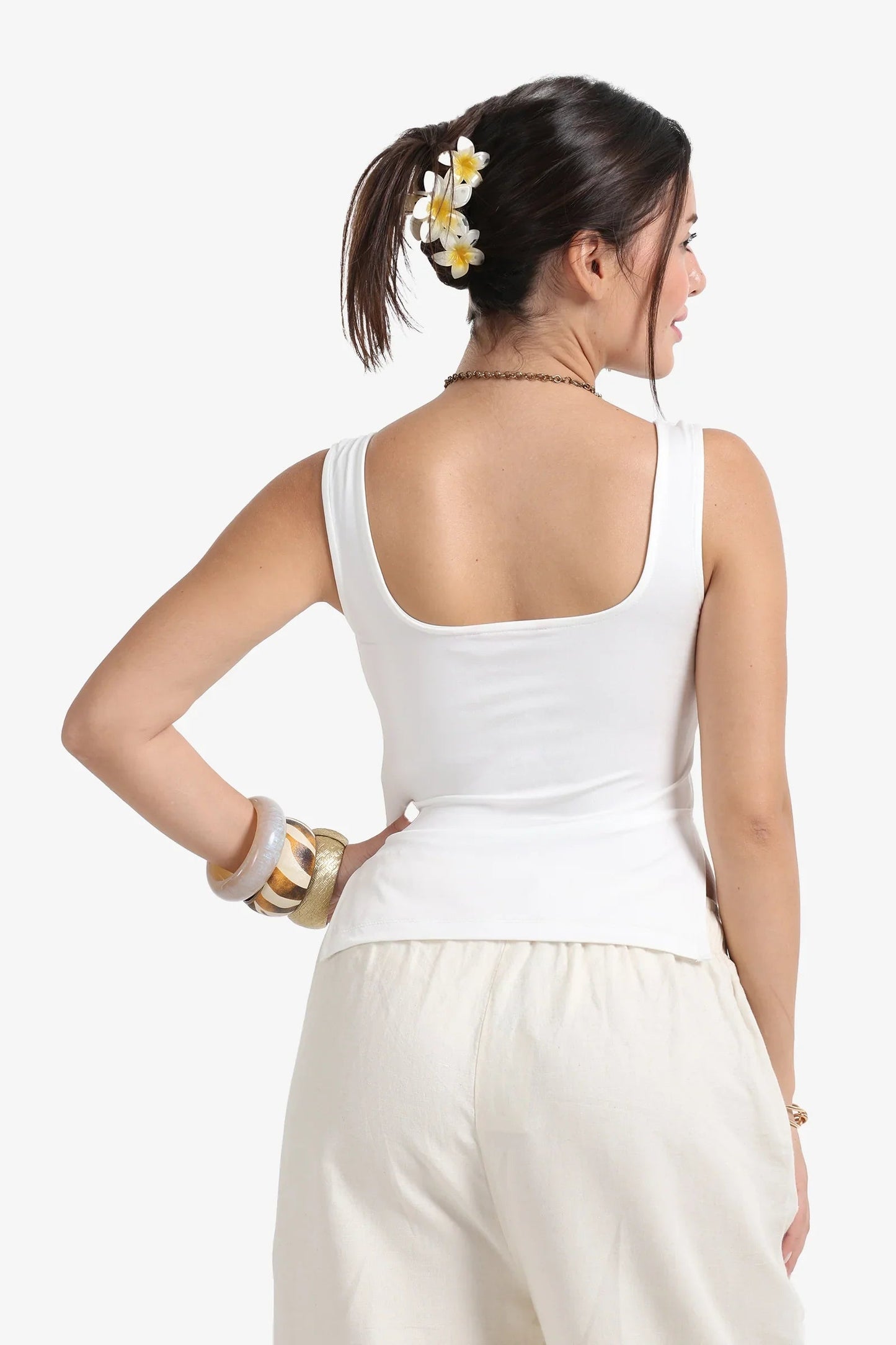 بلوزة بياقة دائرية على شكل قلب