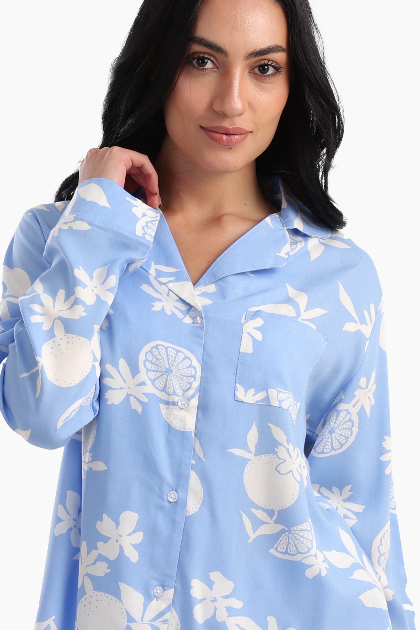 طقم بيجامة مطبوع باللون الأزرق