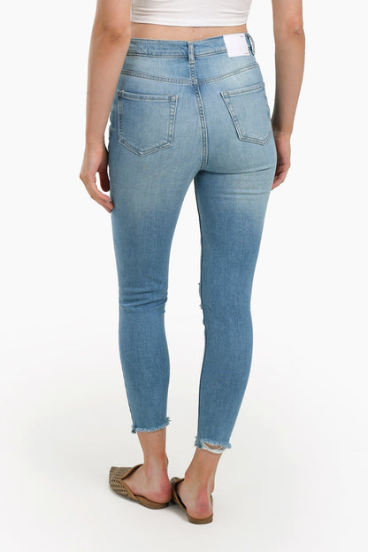 بنطال جينز ضيق بطول الكاحل