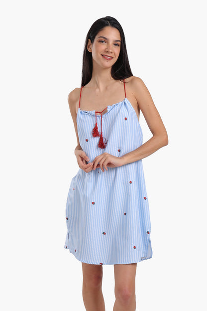 قميص نوم بطبعة الفراولة