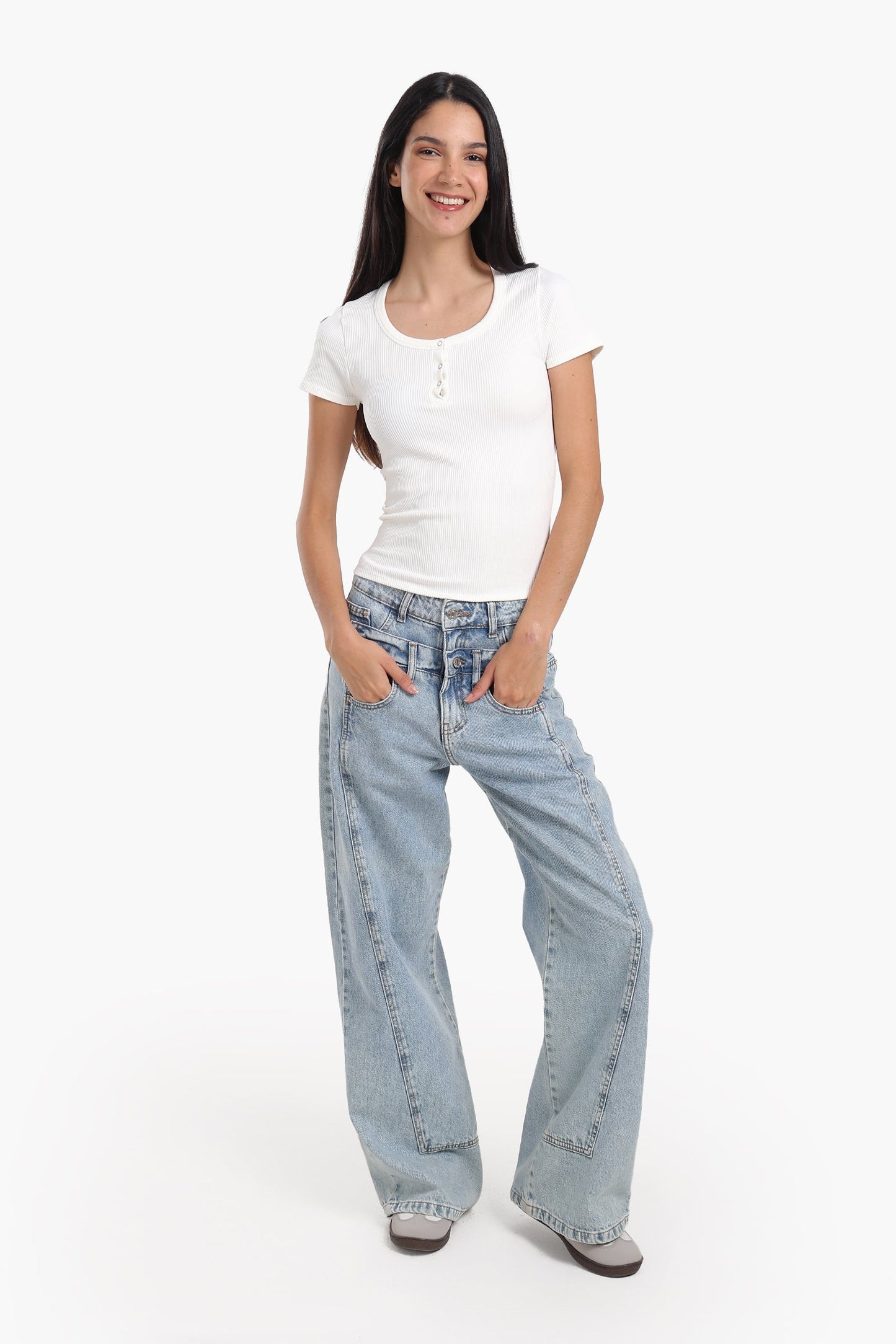 بلوزة مع زر إغلاق سريع