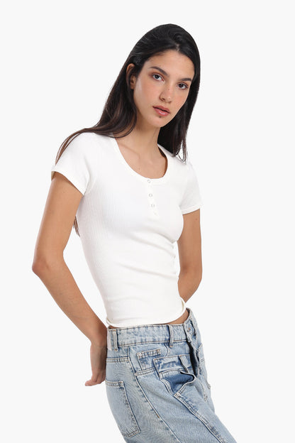 بلوزة مع زر إغلاق سريع