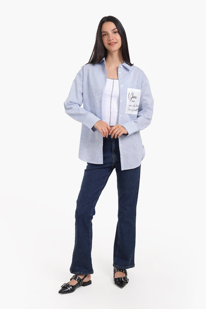 قميص مخطط مع جيب مطبوع