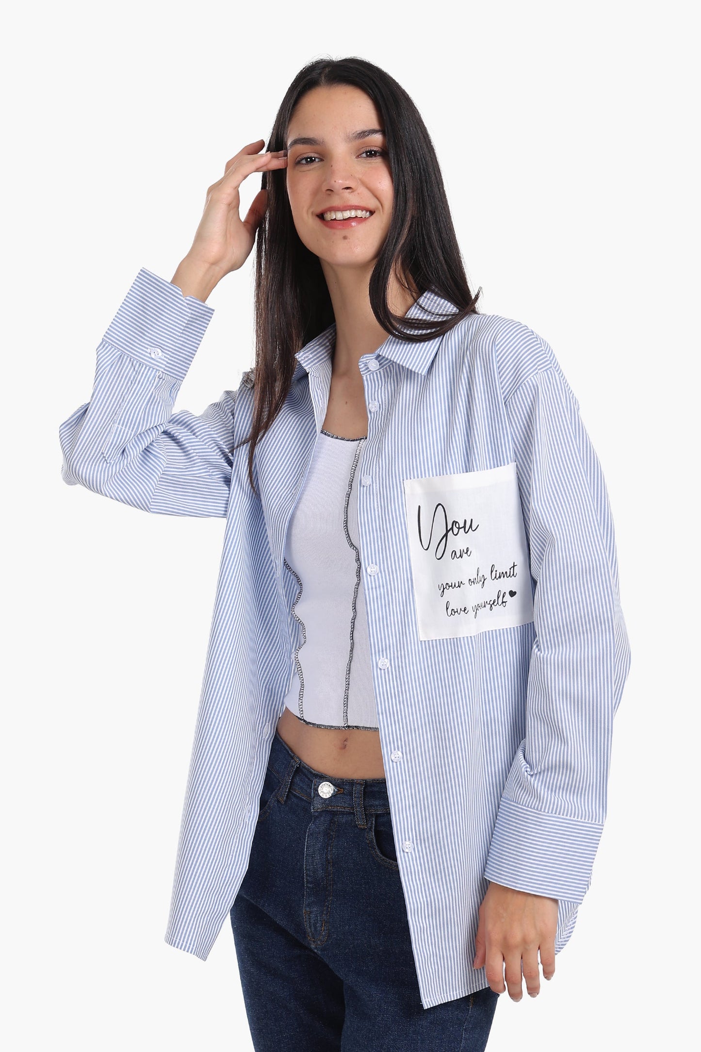 قميص مخطط مع جيب مطبوع