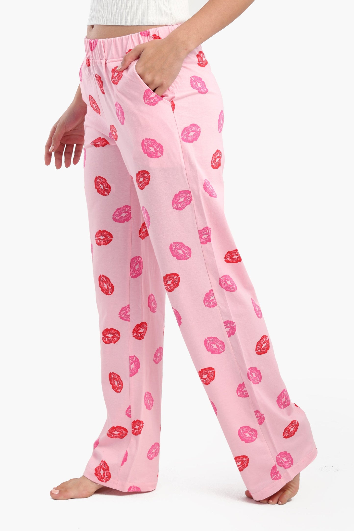 بنطال بيجاما بطبعة شفاه