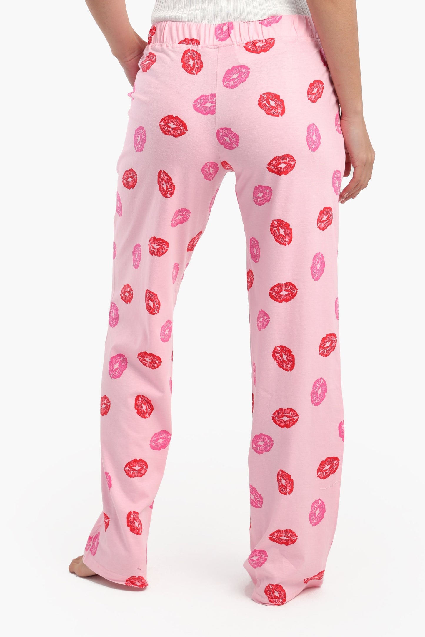 بنطال بيجاما بطبعة شفاه