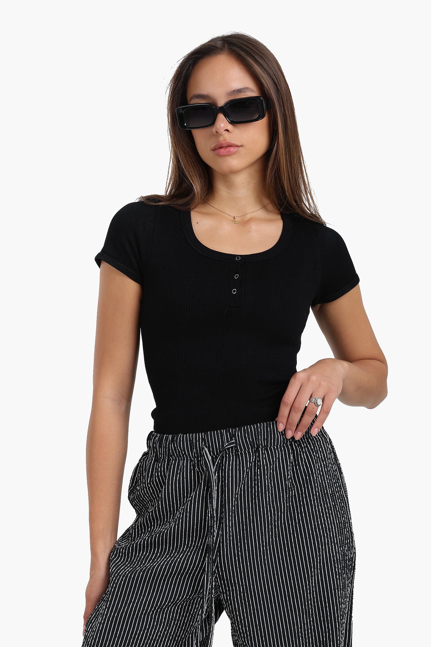 بلوزة مع زر إغلاق سريع