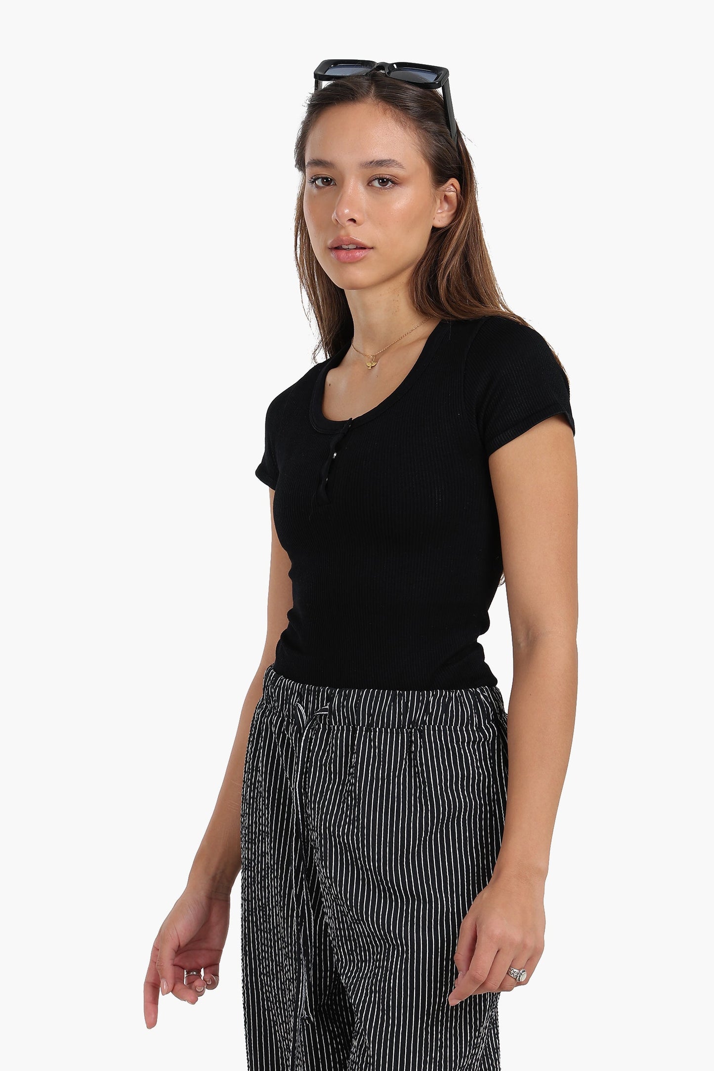 بلوزة مع زر إغلاق سريع