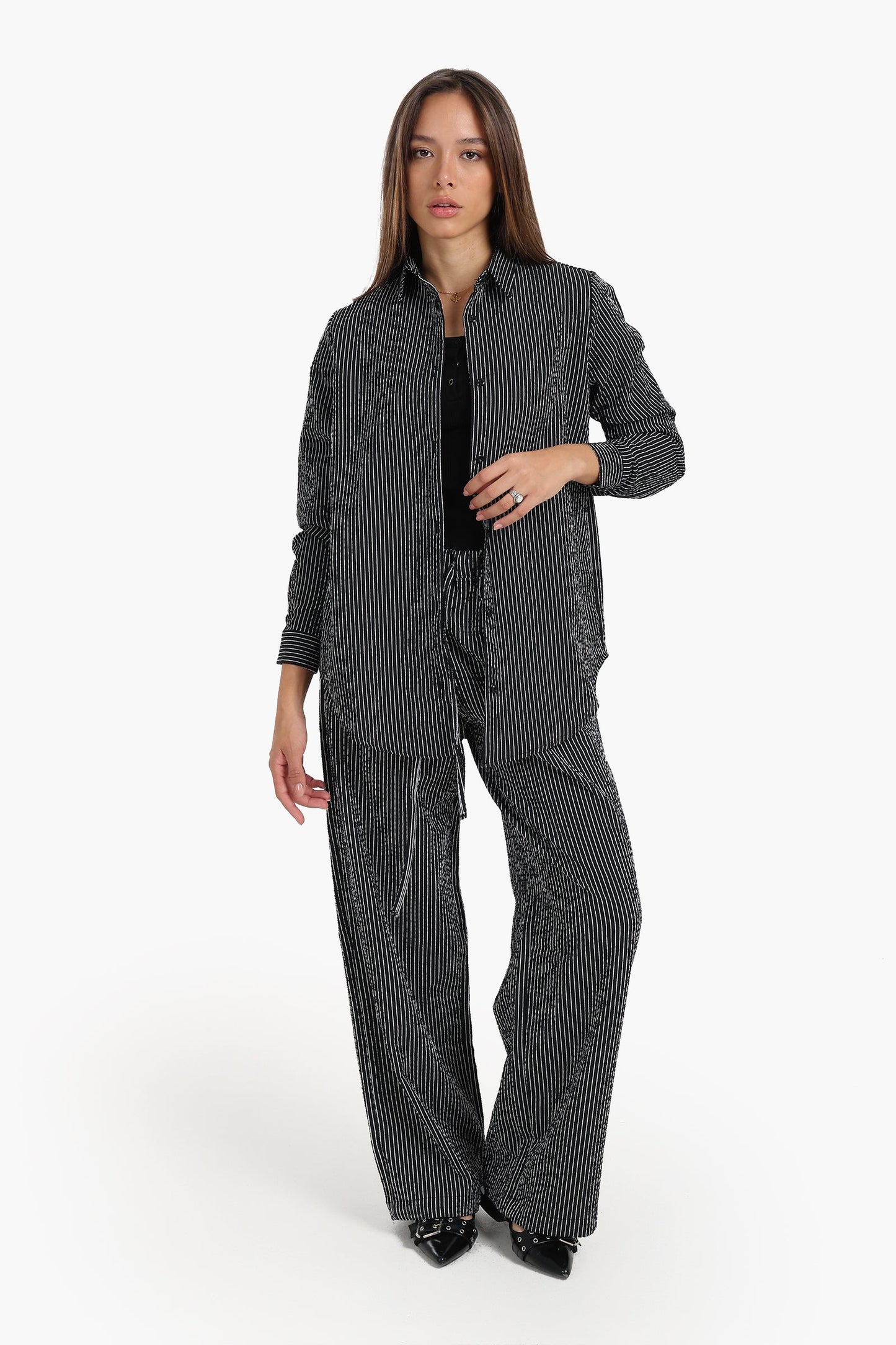 قميص مخطط بأكمام طويلة