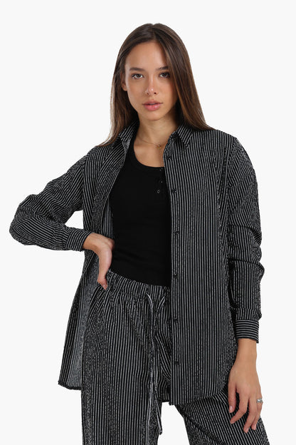 قميص مخطط بأكمام طويلة