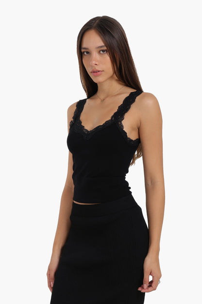 تانك توب بتفاصيل الدانتيل