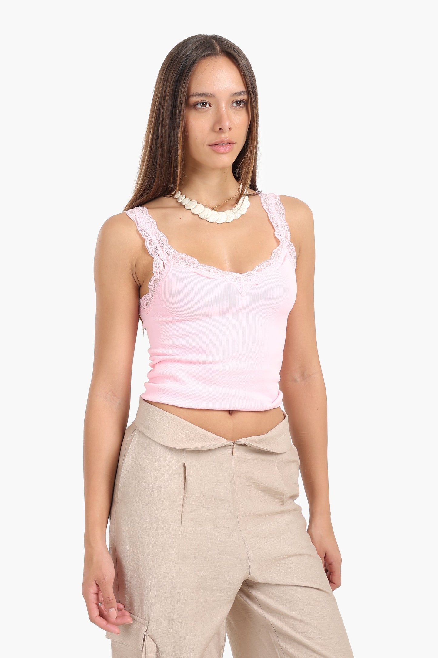 تانك توب بتفاصيل الدانتيل