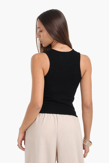 بلوزة بدون أكمام بفتحة أمامية