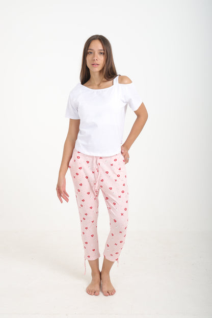 طقم بيجاما مع بنطال كابري