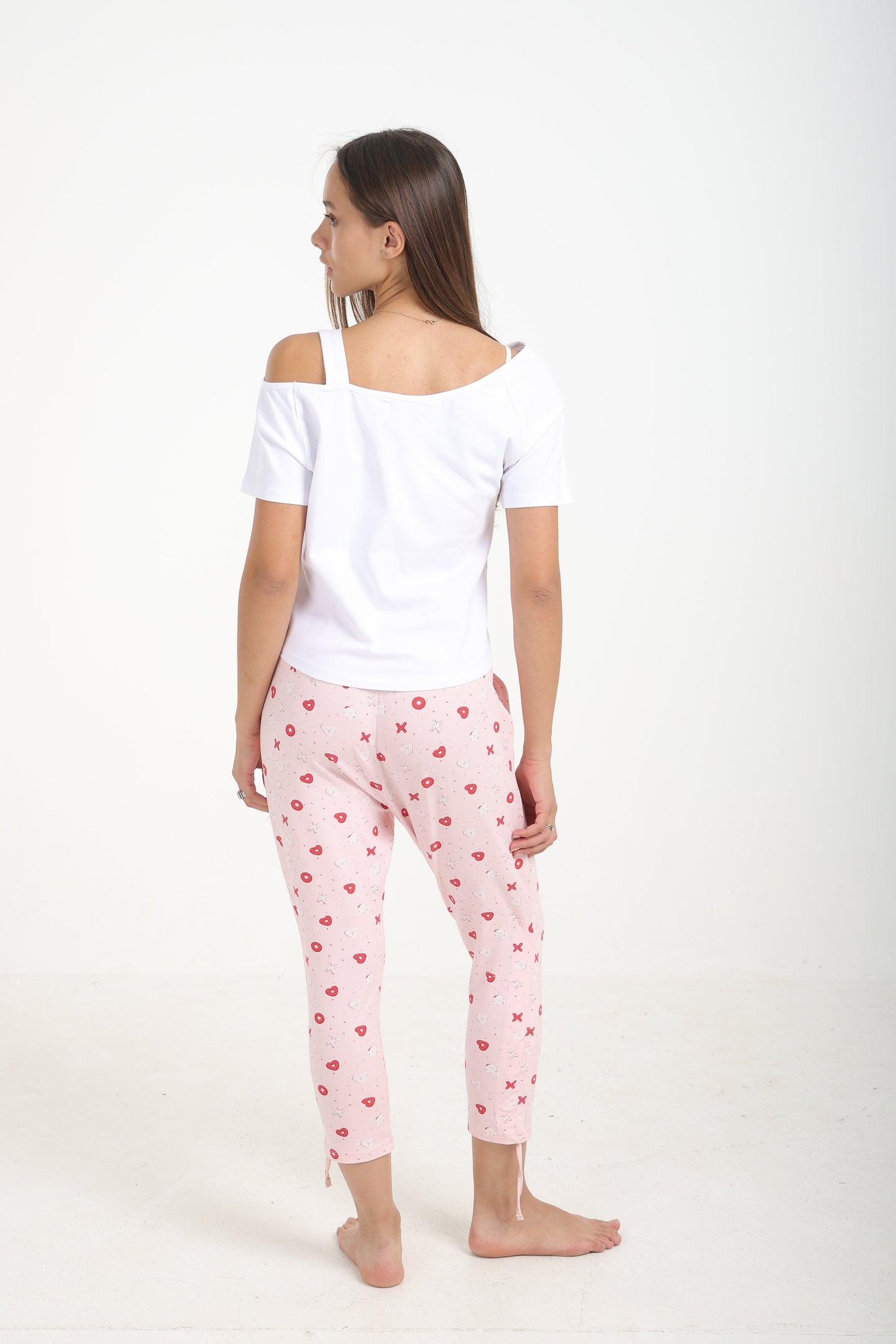 طقم بيجاما مع بنطال كابري