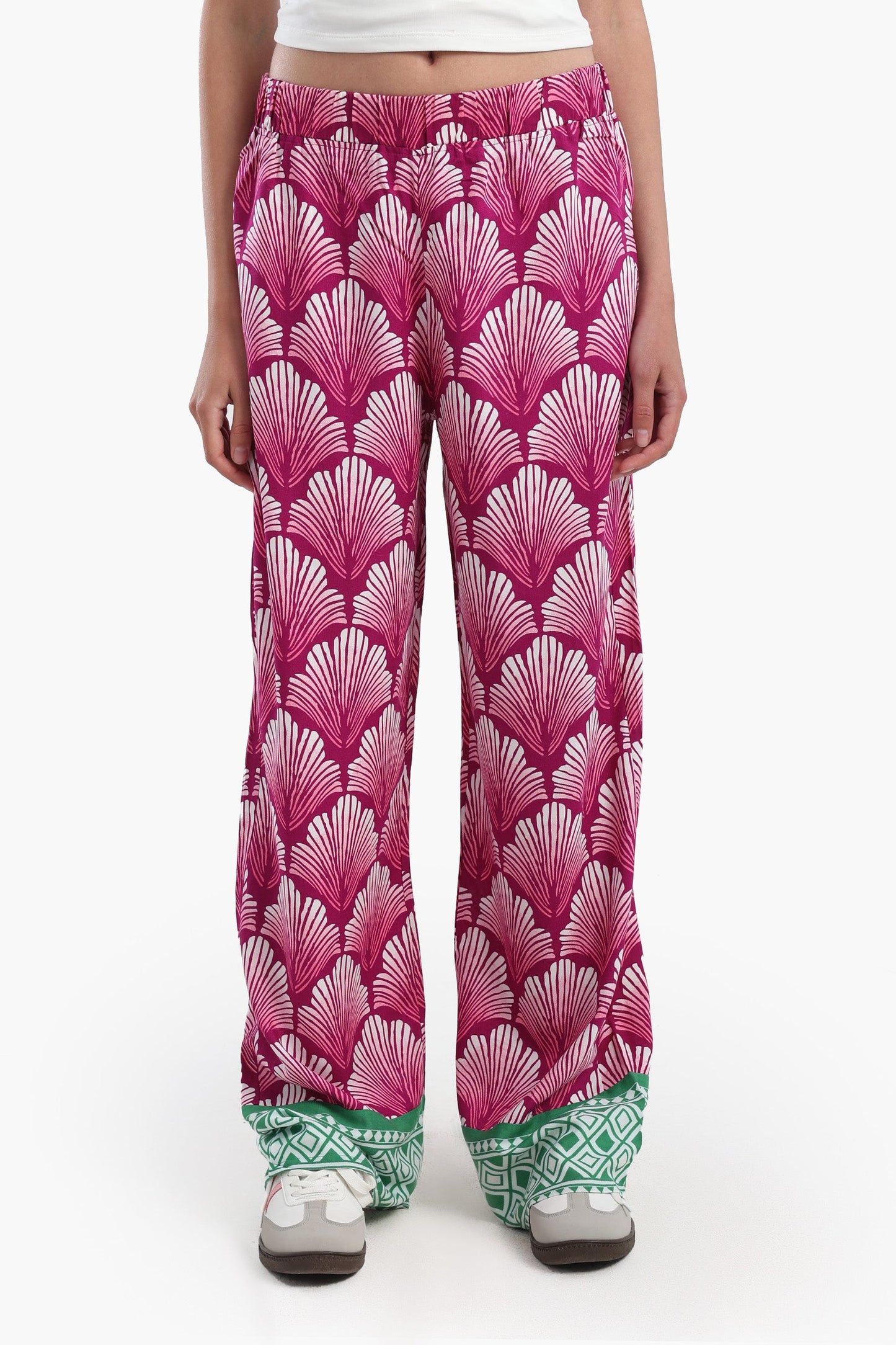 بنطال مطبوع عليه صدفة