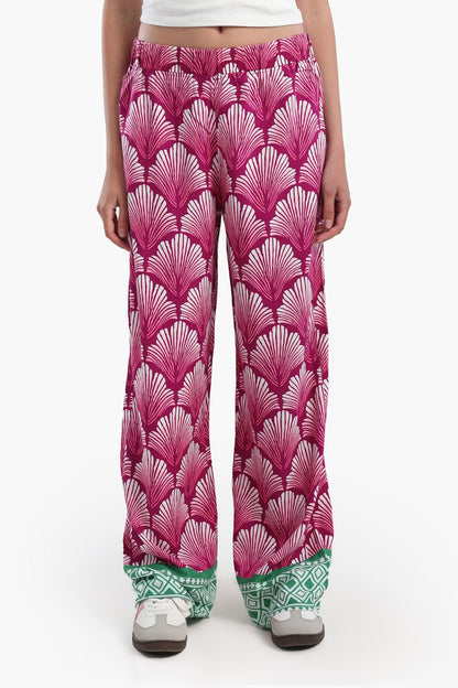 بنطال مطبوع عليه صدفة