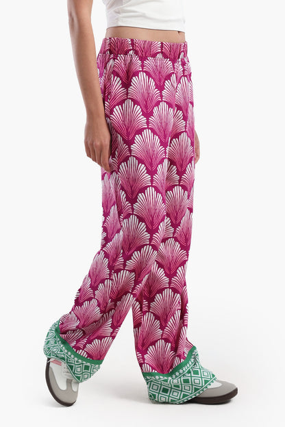 بنطال مطبوع عليه صدفة