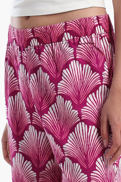 بنطال مطبوع عليه صدفة