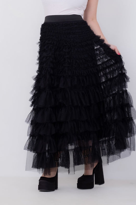 تنورة ماكسي من التول الناعم