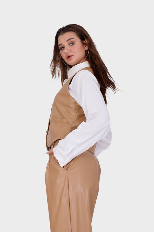 سترة جلدية صلبة