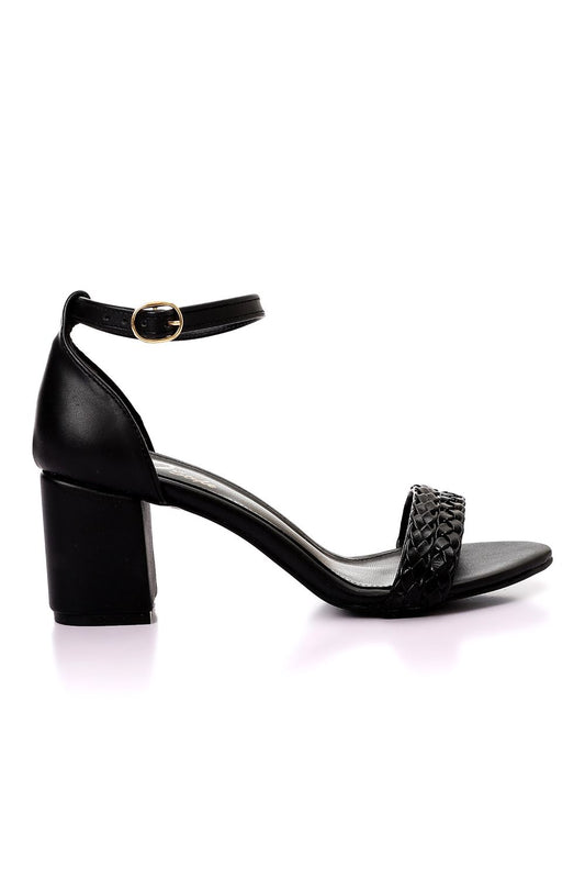 XO Style Bradied Sandal