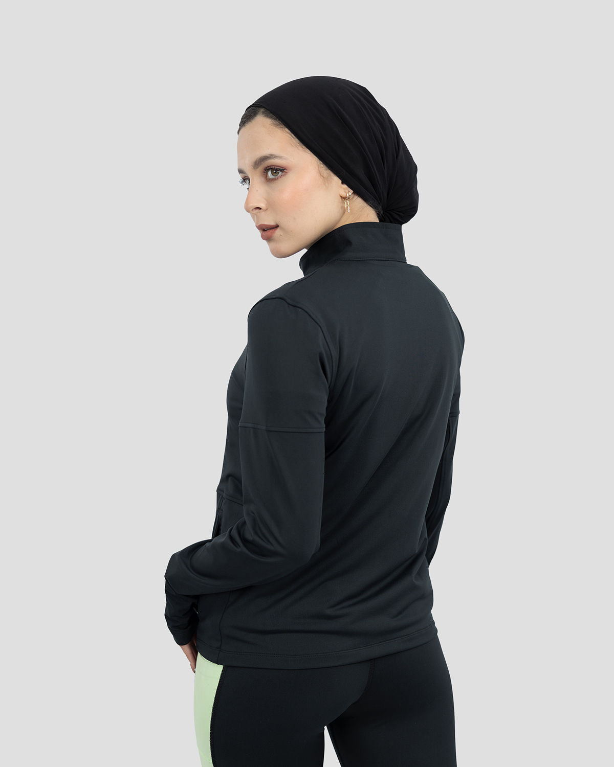 سترة رياضية أساسية للنساء