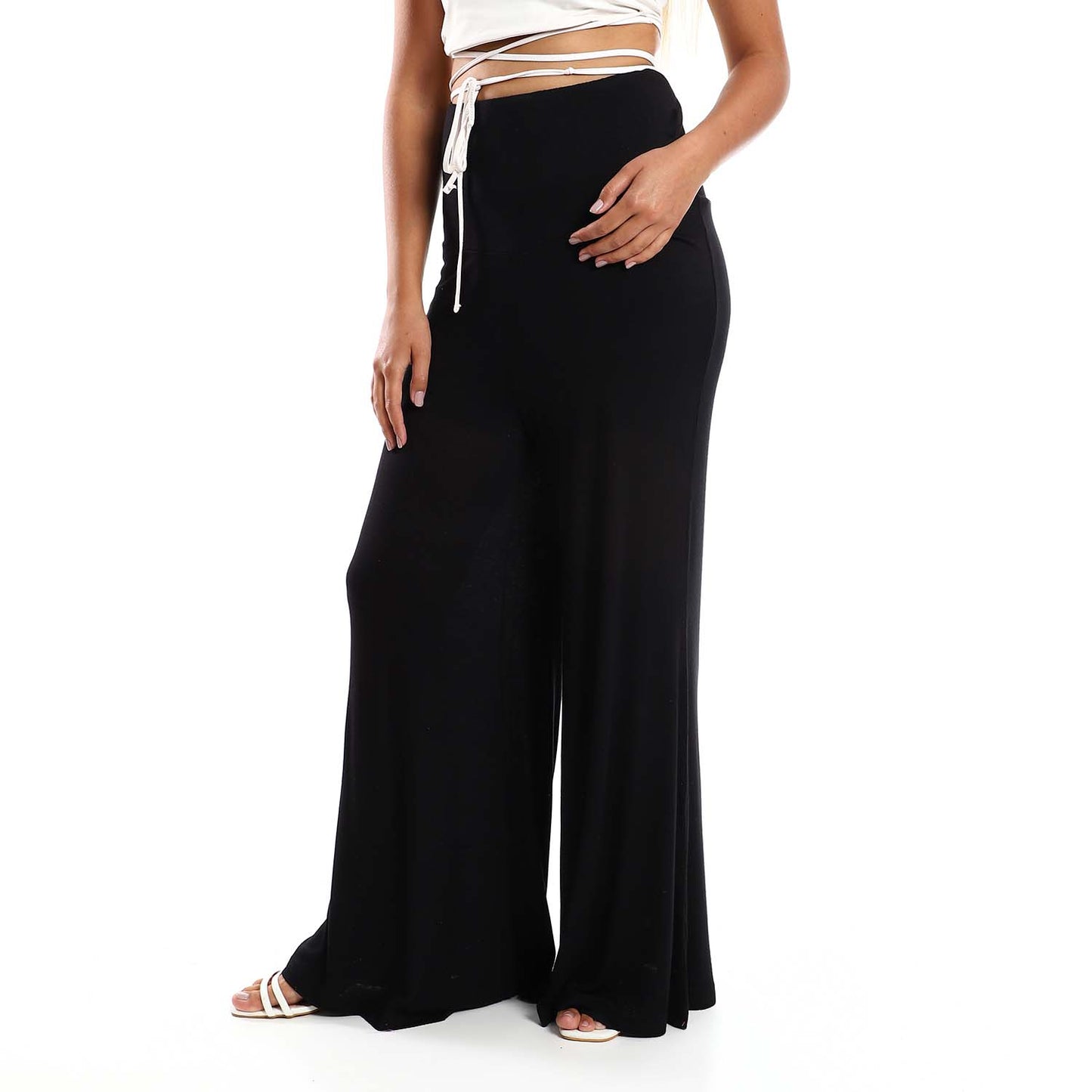 Solid Pattern Flare Fit Pants - بنطلون واسع بنمط سادة