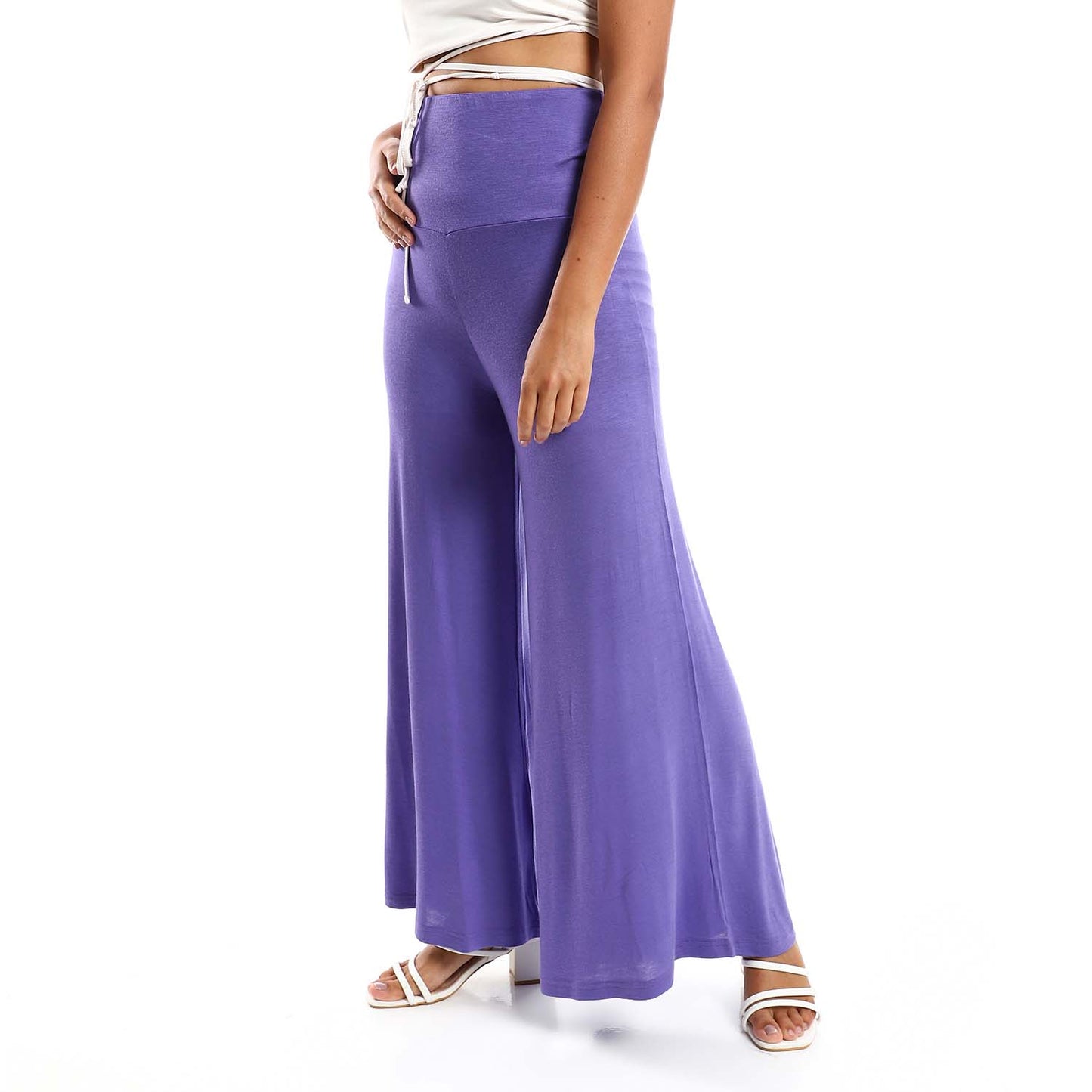 Solid Pattern Flare Fit Pants - بنطلون واسع بنمط سادة