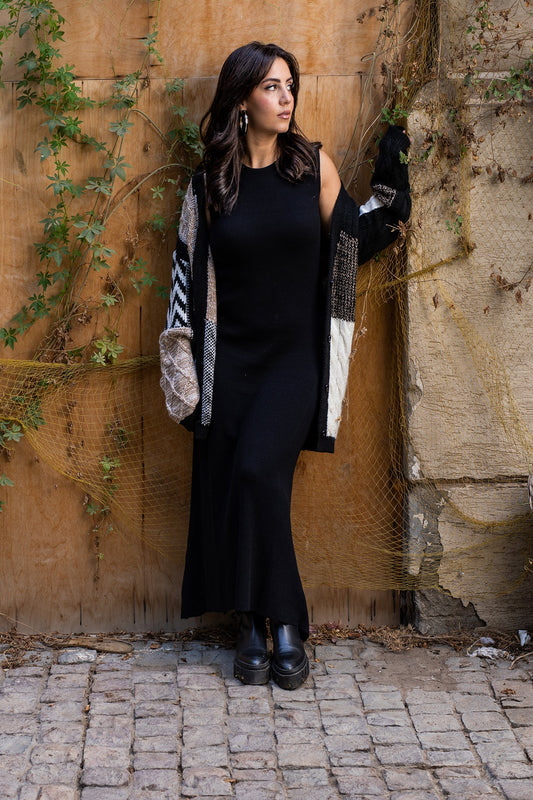 فستان أسود مضلع غير متماثل