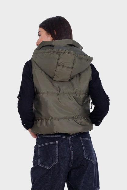 سترة مقاومة للماء بغطاء رأس