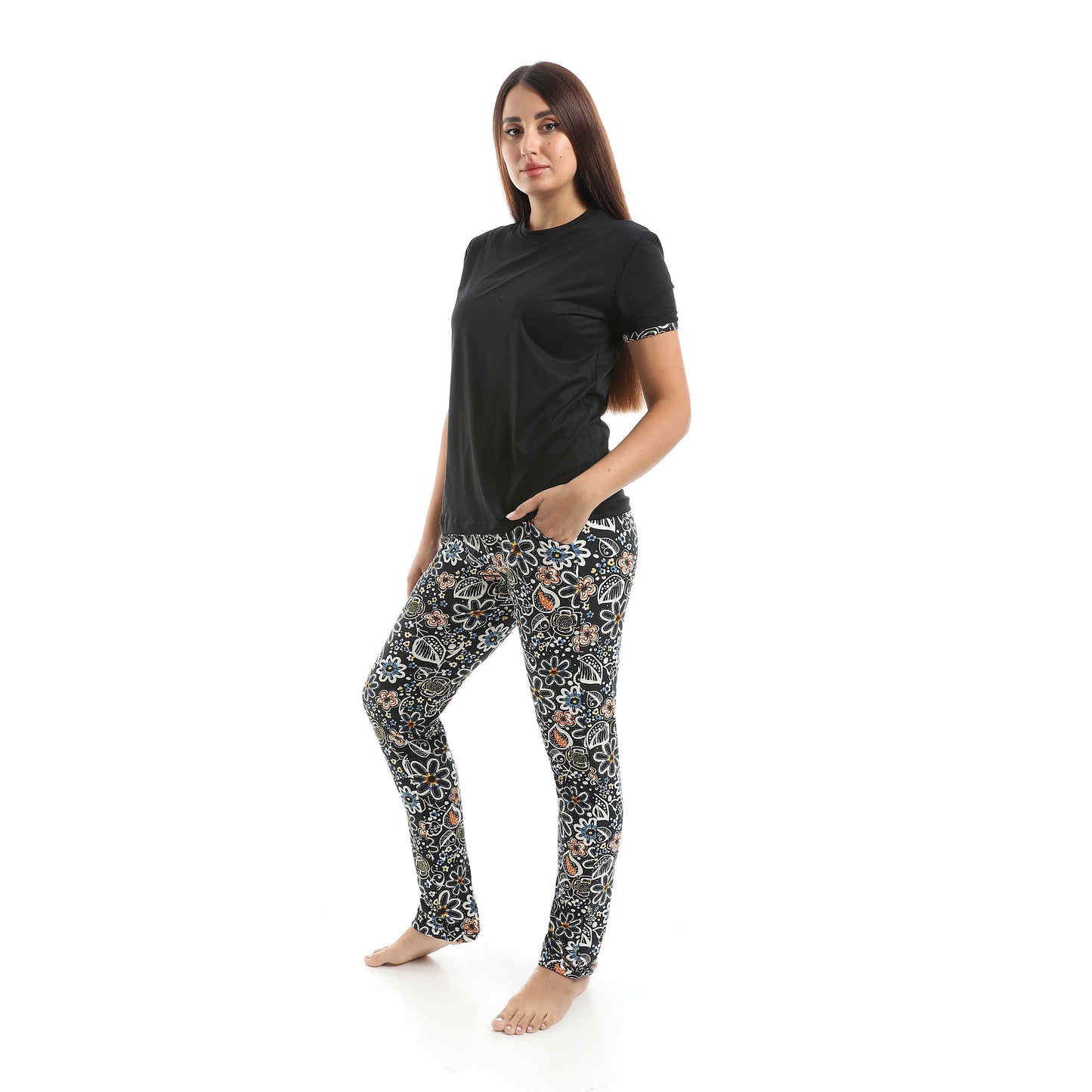 Black Crew Neck Pajama Set with Pants - بيجامة من تي شيرت برقبة دائرية وبنطلون