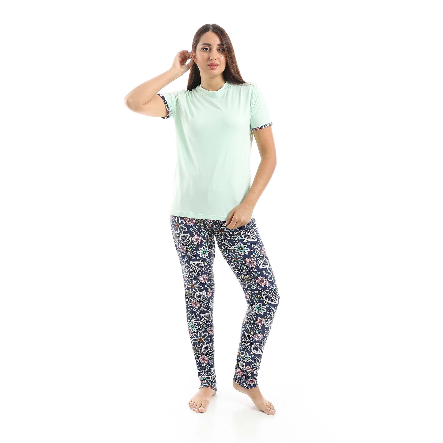 Crew Neck Pajama Set with Pants - بيجامة من تي شيرت برقبة دائرية وبنطلون