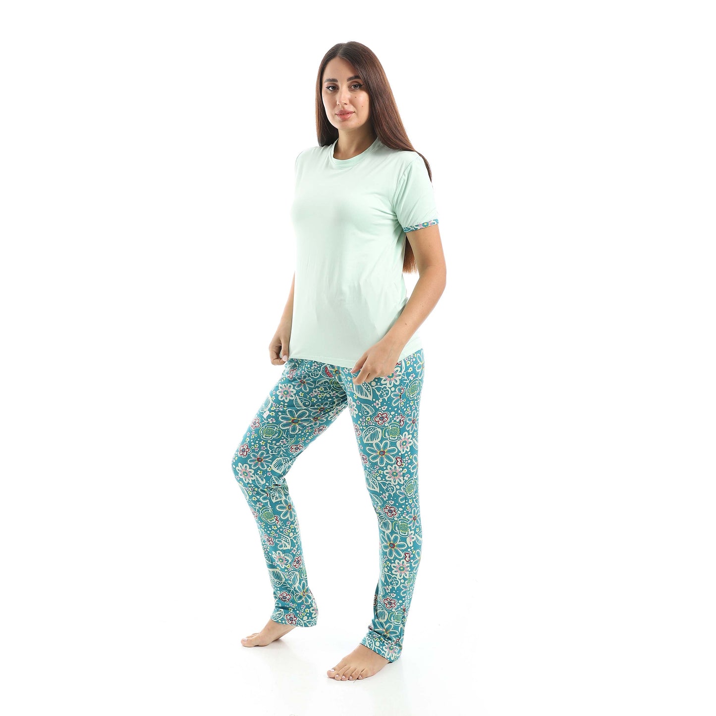 Crew Neck Pajama Set with Pants - بيجامة من تي شيرت برقبة دائرية وبنطلون
