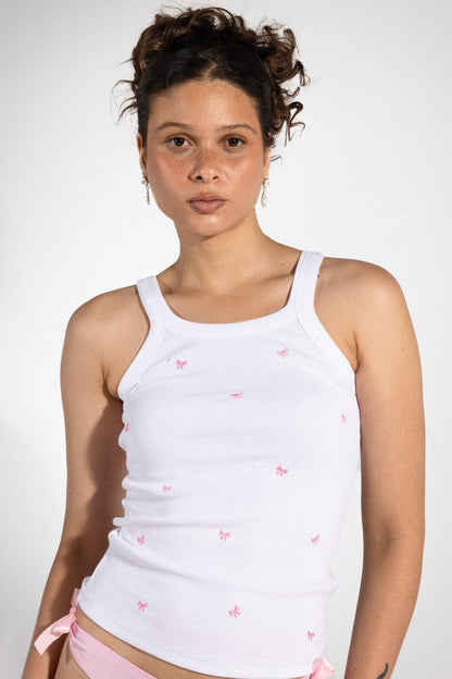 تانك توب مع فيونكة