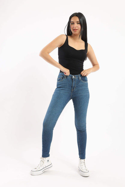 بلوزة بفتحة رقبة على شكل قلب