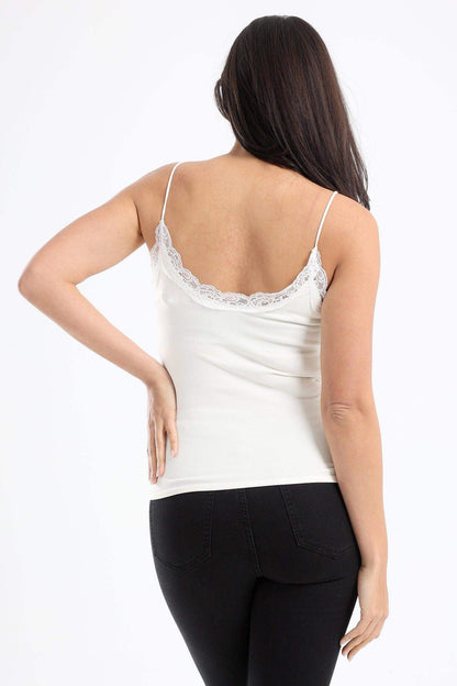 بلوزة بفتحة رقبة مستديرة