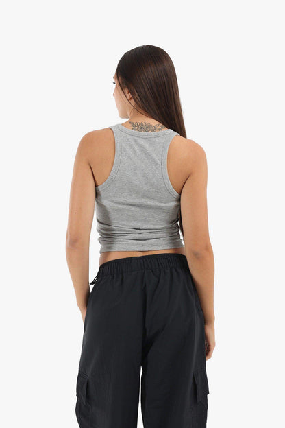 بلوزة بفتحة رقبة مستديرة